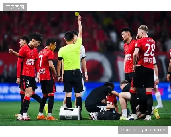 成都蓉城凭借半程仅失13球的稳固防守,历史性加冕联赛半程冠军。 成都蓉城凭借半程仅失13球的稳固防守,历史性加冕联赛半程冠军。